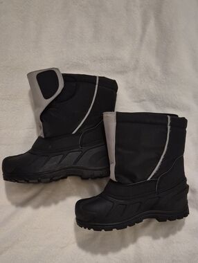 Itasca Black and Gray Kids Winter Boots